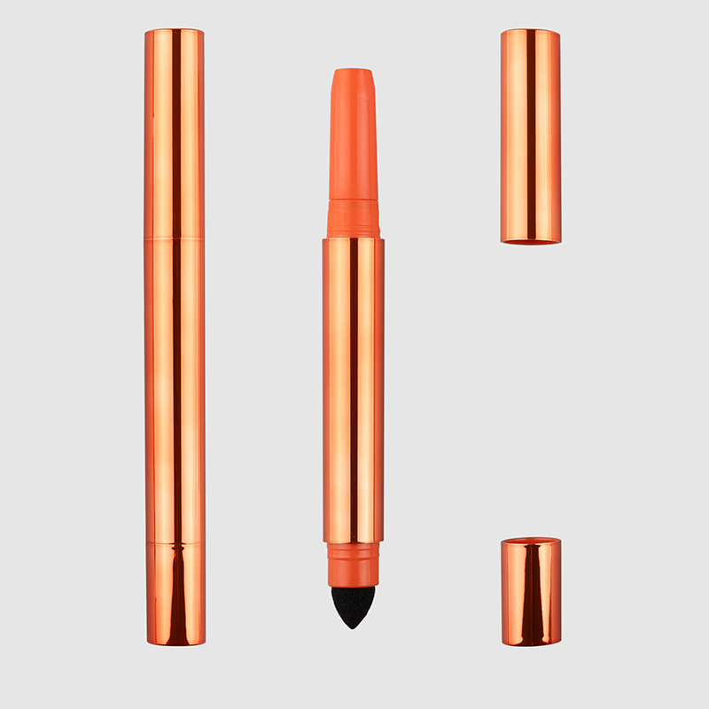 Lèvre et eye-liner avec pointe éponge et emballage